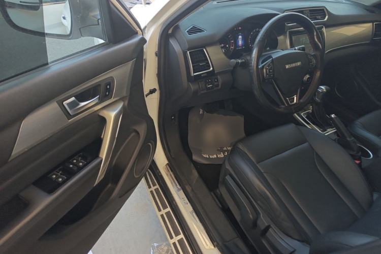 Used Haval H2 2017 Red-Label 1.5T Automatic Two-Wheel Drive Elite Model Driver Seat