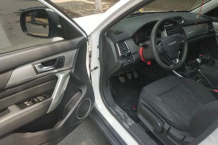 Used Haval H2 2017 Red-Label 1.5T Manual Two-Wheel Drive Comfort Model Driver Seat