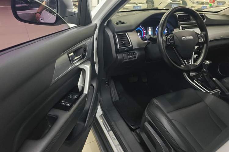 Used Haval H2 2017 Red-Label 1.5T Automatic Two-Wheel Drive Elite Model Driver Seat