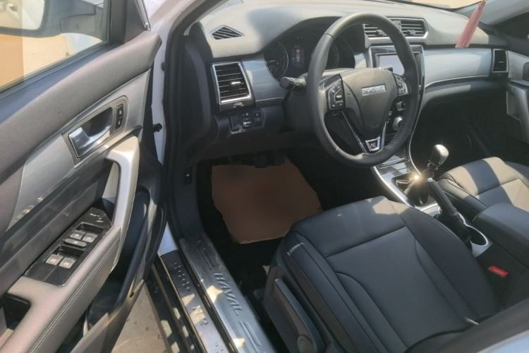 Used Haval H2 2017 Red-Label 1.5T Manual Two-Wheel-Drive Elite Model Driver Seat