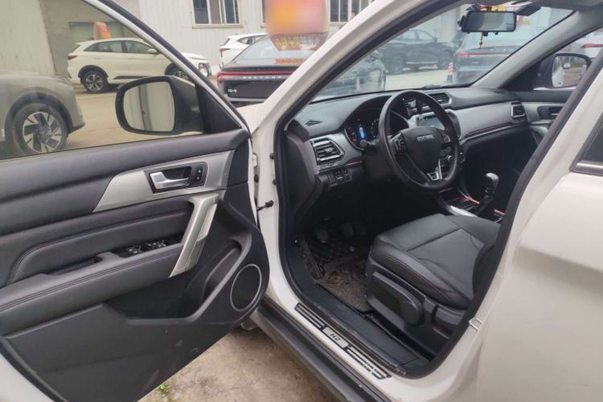 Used Haval H2 2017 Blue Label 1.5T Manual Two-Wheel Drive Elite Model Driver Seat