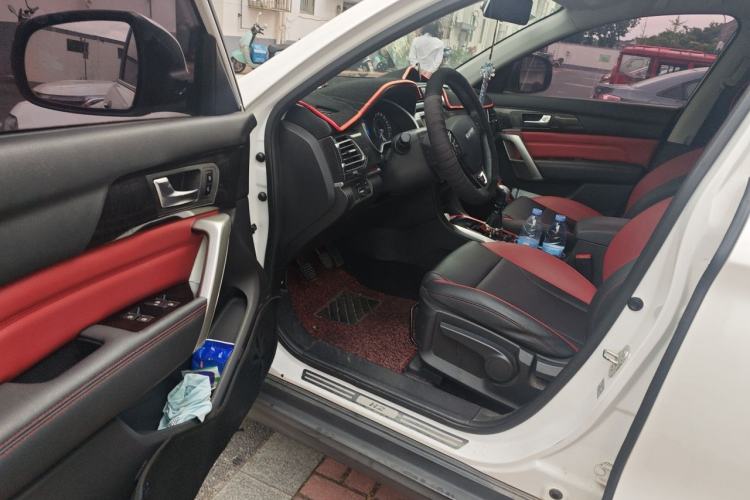 Used Haval H2 2017 Blue Label 1.5T Manual Two-Wheel Drive Elite Model Driver Seat