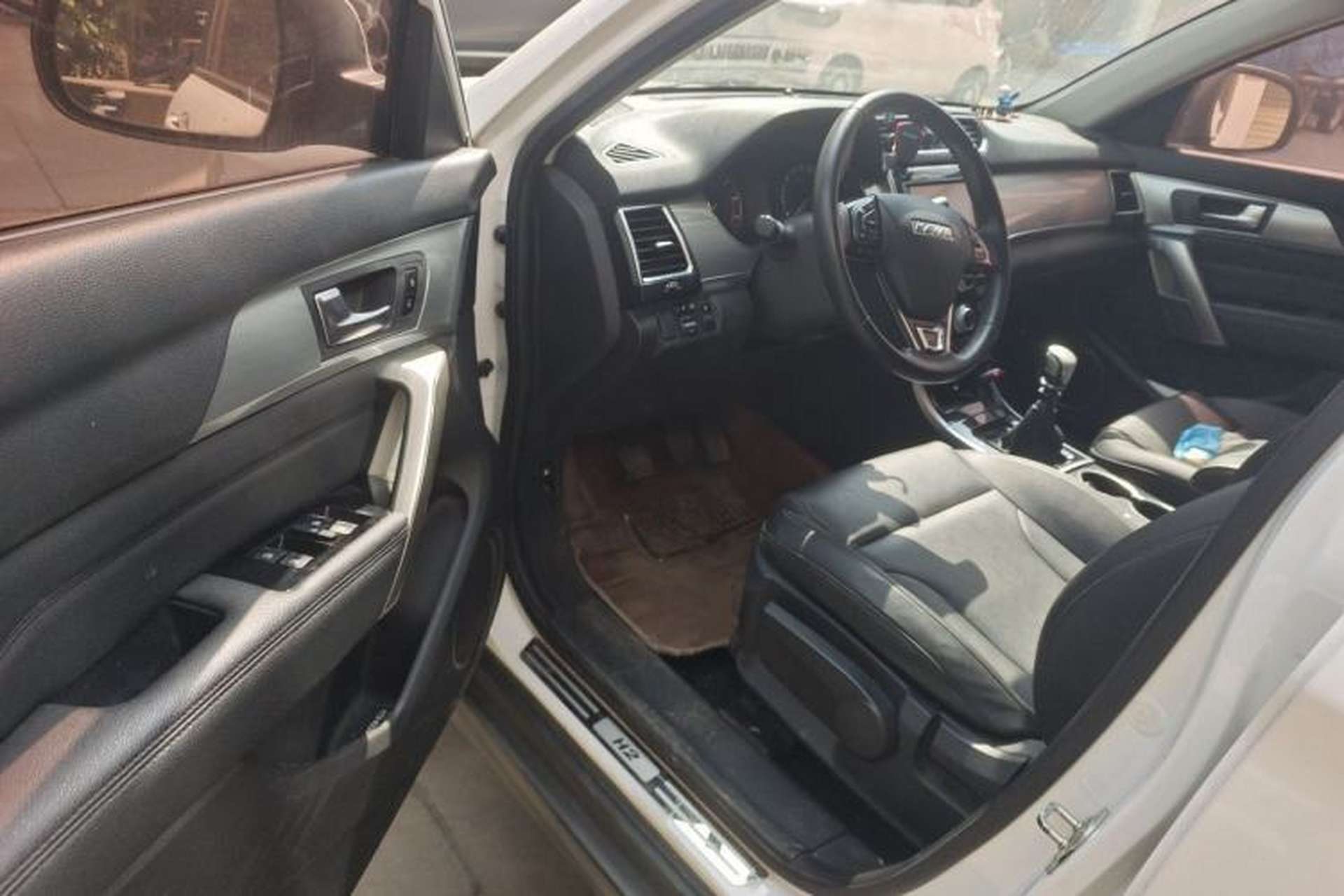 Used Haval H2 2017 Red-Label 1.5T Manual Two-Wheel Drive Luxury Model Driver Seat