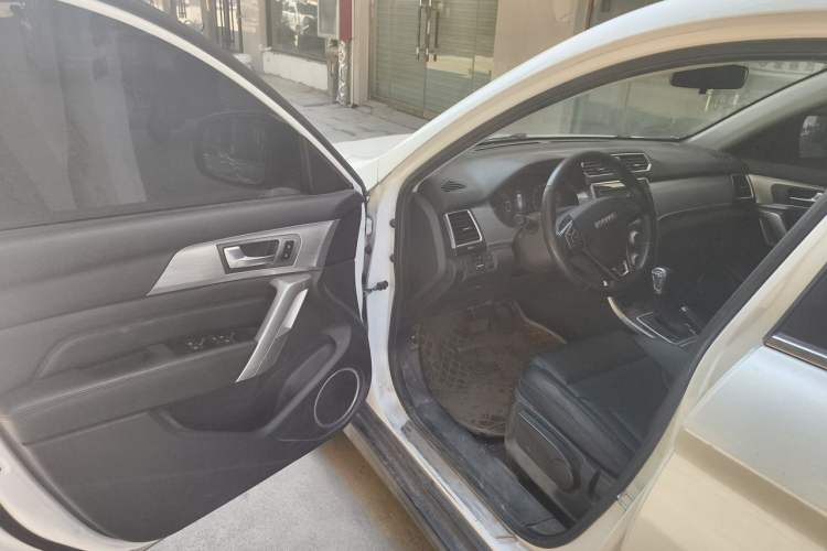 Used Haval H2 2017 Red-Label 1.5T Automatic Two-Wheel Drive Elite Model Driver Seat