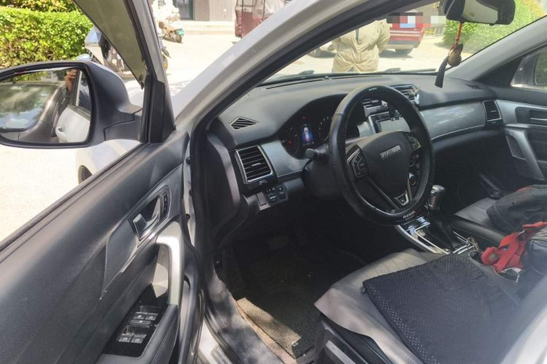 Used Haval H2 2017 Red-Label 1.5T Automatic Two-Wheel Drive Luxury Model Driver Seat