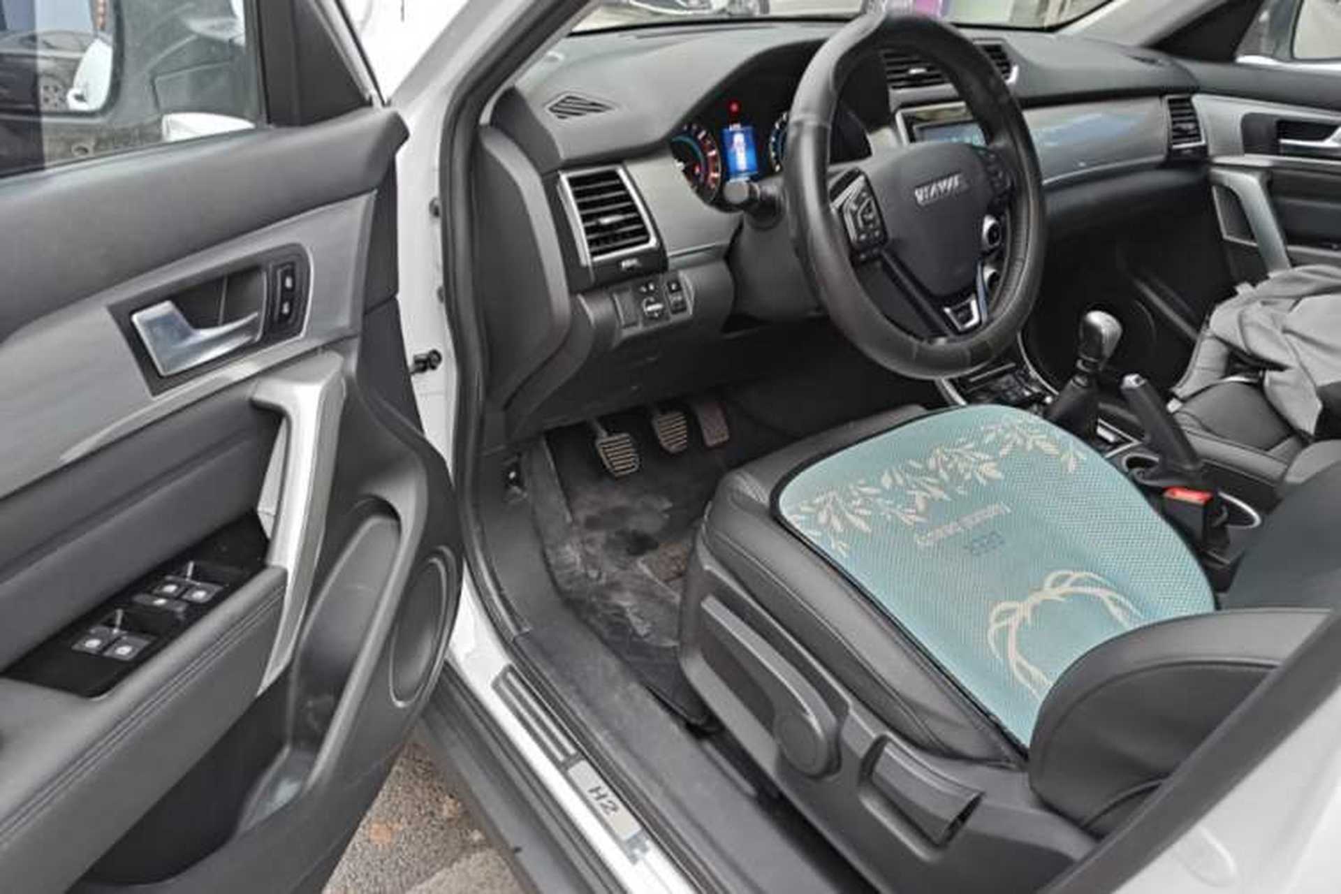 Used Haval H2 2017 Red-Label 1.5T Manual Two-Wheel-Drive Elite Model Driver Seat