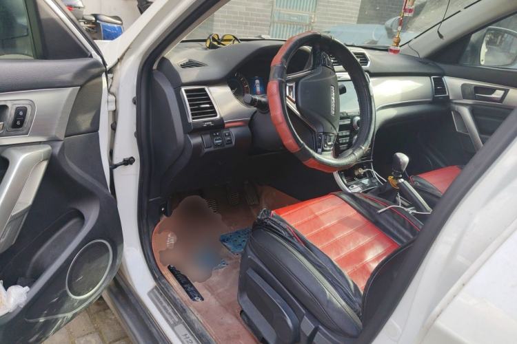 Used Haval H2 2017 Red-Label 1.5T Manual Two-Wheel-Drive Elite Model Driver Seat