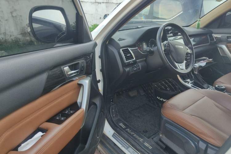 Used Haval H2 2017 Red-Label 1.5T Automatic Two-Wheel Drive Luxury Model Driver Seat