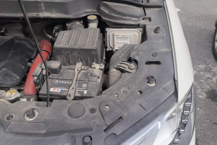 Used Haval H2 2017 Red-Label 1.5T Manual Two-Wheel-Drive Elite Model Engine Bay Left
