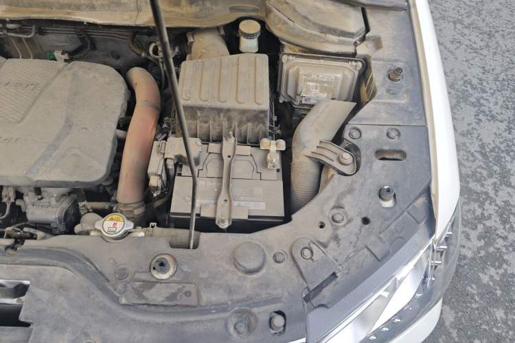Used Haval H2 2017 Red-Label 1.5T Manual Two-Wheel-Drive Elite Model Engine Bay Left