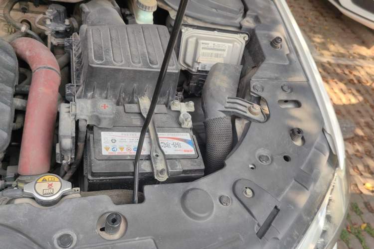 Used Haval H2 2017 Red-Label 1.5T Manual Two-Wheel Drive Comfort Model Engine Bay Left