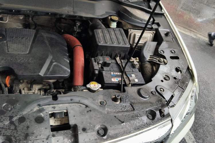 Used Haval H2 2017 Red-Label 1.5T Manual Two-Wheel-Drive Elite Model Engine Bay Left