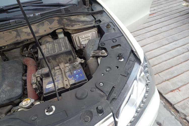 Used Haval H2 2017 Red-Label 1.5T Manual Two-Wheel-Drive Elite Model Engine Bay Left