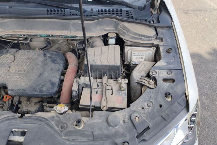 Used Haval H2 2017 Red-Label 1.5T Manual Two-Wheel Drive Comfort Model Engine Bay Left