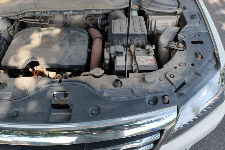 Used Haval H2 2017 Red-Label 1.5T Manual Two-Wheel-Drive Elite Model Engine Bay Left