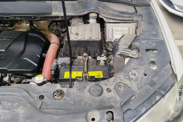 Used Haval H2 2017 Red-Label 1.5T Manual Two-Wheel-Drive Elite Model Engine Bay Left