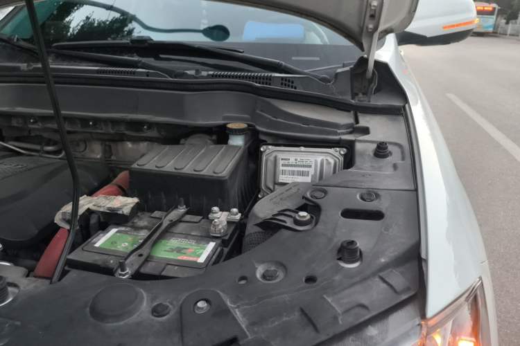 Used Haval H2 2017 Red-Label 1.5T Manual Two-Wheel Drive Luxury Model Engine Bay Left