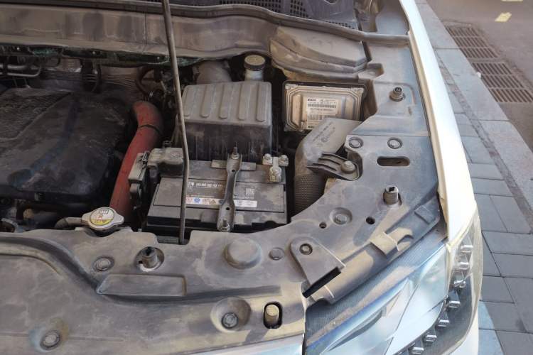 Used Haval H2 2017 Red-Label 1.5T Manual Two-Wheel Drive Comfort Model Engine Bay Left