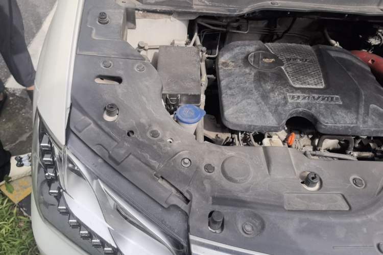 Used Haval H2 2017 Red-Label 1.5T Manual Two-Wheel-Drive Elite Model Engine Bay Right