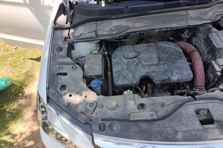 Used Haval H2 2017 Red-Label 1.5T Manual Two-Wheel Drive Luxury Model Engine Bay Right