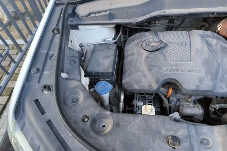 Used Haval H2 2017 Blue Label 1.5T Automatic Two-Wheel Drive Luxury Model Engine Bay Right