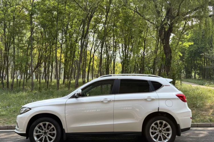 Used Haval H2 2017 Red-Label 1.5T Manual Two-Wheel Drive Luxury Model Exterior 2