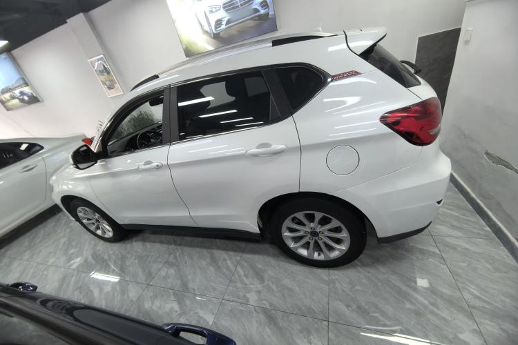 Used Haval H2 2017 Red-Label 1.5T Automatic Two-Wheel Drive Elite Model Exterior 3
