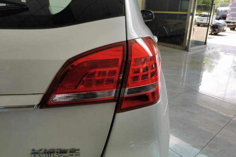Used Haval H2 2017 Red-Label 1.5T Automatic Two-Wheel Drive Luxury Model Exterior 3