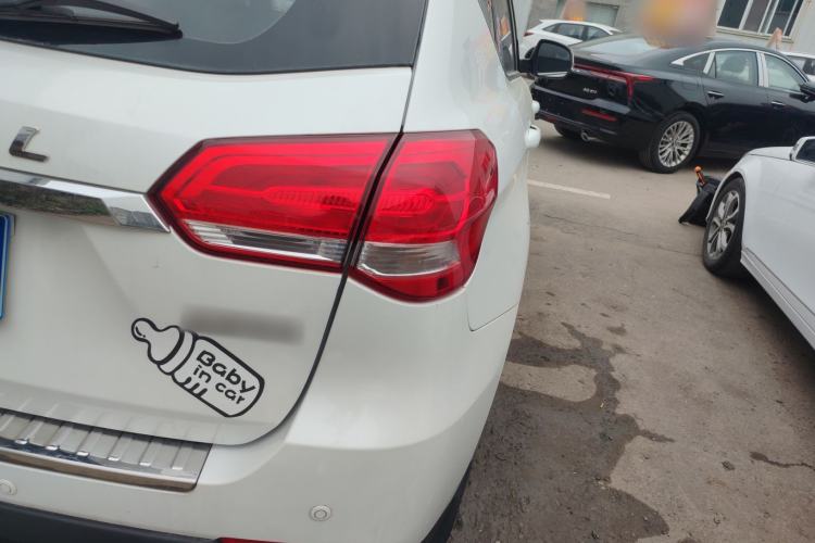 Used Haval H2 2017 Blue Label 1.5T Manual Two-Wheel Drive Elite Model Exterior 3