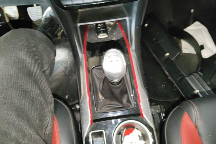 Used Haval H2 2017 Blue Label 1.5T Manual Two-Wheel Drive Elite Model Gear Lever