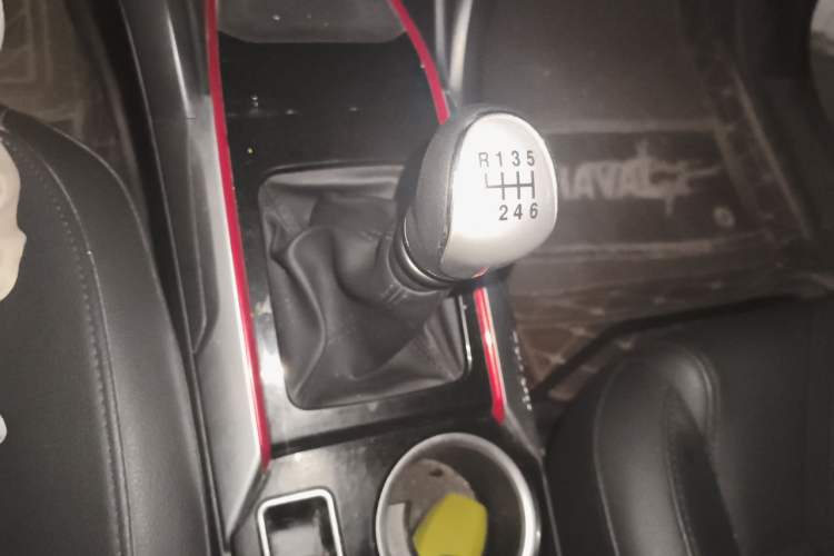 Used Haval H2 2017 Blue Label 1.5T Manual Two-Wheel Drive Elite Model Gear Lever
