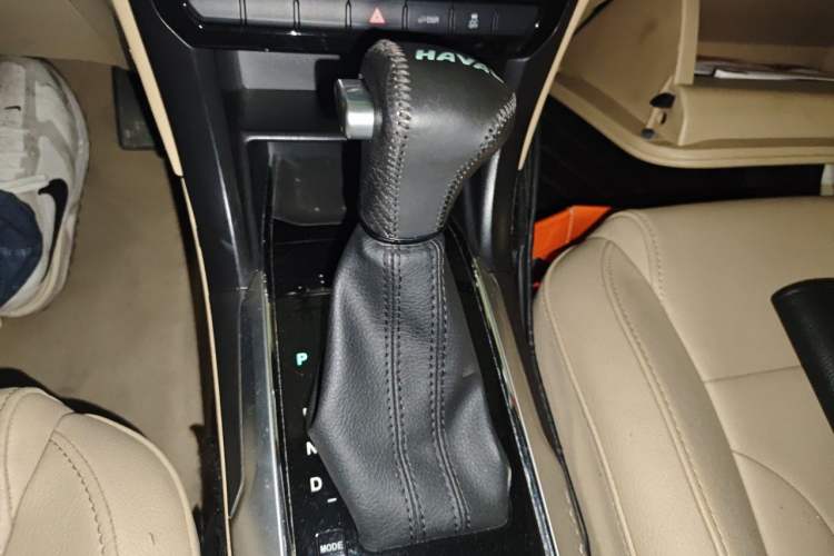 Used Haval H2 2017 Blue Label 1.5T Automatic Two-Wheel Drive Elite Model Gear Lever