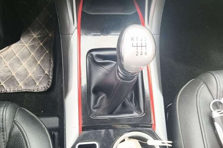 Used Haval H2 2017 Blue Label 1.5T Manual Two-Wheel Drive Luxury Model Gear Lever