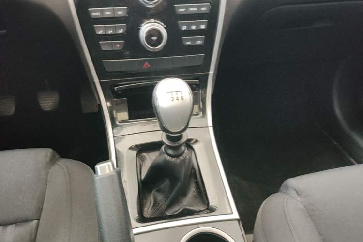 Used Haval H2 2017 Red-Label 1.5T Manual Two-Wheel Drive Comfort Model Gear Lever