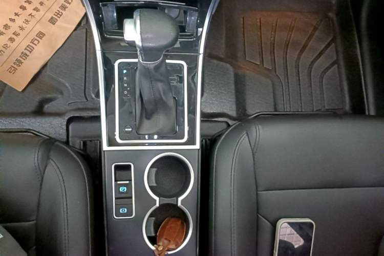 Used Haval H2 2017 Red-Label 1.5T Automatic Two-Wheel Drive Luxury Model Gear Lever