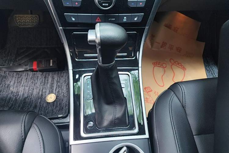 Used Haval H2 2017 Red-Label 1.5T Automatic Two-Wheel Drive Luxury Model Gear Lever
