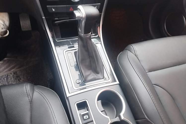 Used Haval H2 2017 Red-Label 1.5T Automatic Two-Wheel Drive Luxury Model Gear Lever