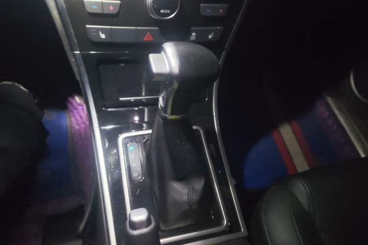 Used Haval H2 2017 Red-Label 1.5T Automatic Two-Wheel Drive Elite Model Gear Lever
