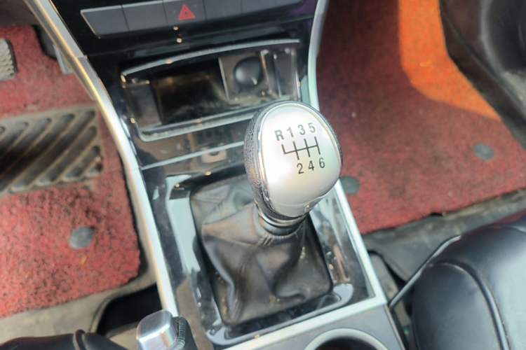 Used Haval H2 2017 Red-Label 1.5T Manual Two-Wheel Drive Comfort Model Gear Lever