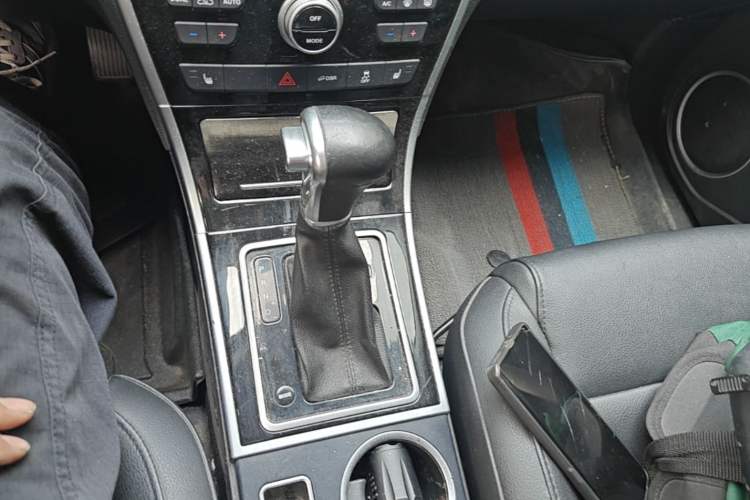 Used Haval H2 2017 Red-Label 1.5T Automatic Two-Wheel Drive Luxury Model Gear Lever