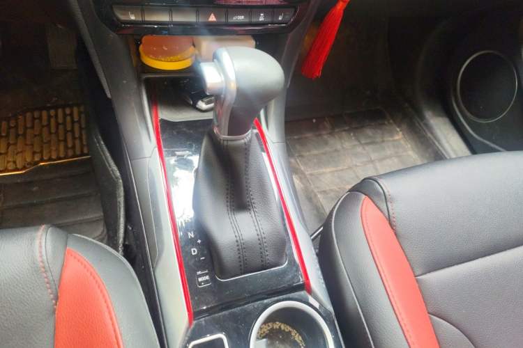 Used Haval H2 2017 Blue Label 1.5T Automatic Two-Wheel Drive Prestige Model Gear Lever