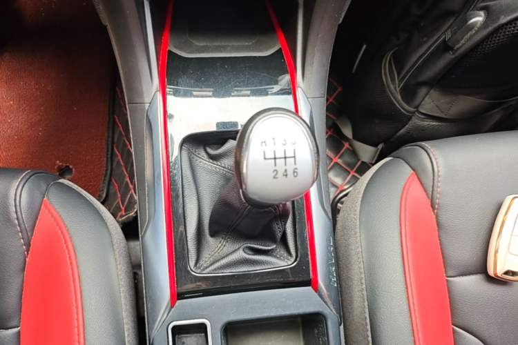 Used Haval H2 2017 Blue Label 1.5T Manual Two-Wheel Drive Luxury Model Gear Lever