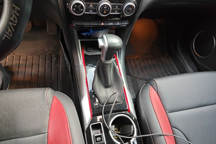 Used Haval H2 2017 Blue Label 1.5T Automatic Two-Wheel Drive Luxury Model Gear Lever