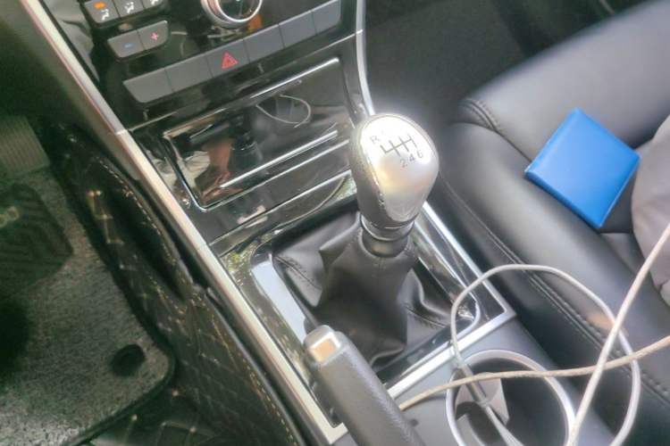 Used Haval H2 2017 Red-Label 1.5T Manual Two-Wheel Drive Comfort Model Gear Lever