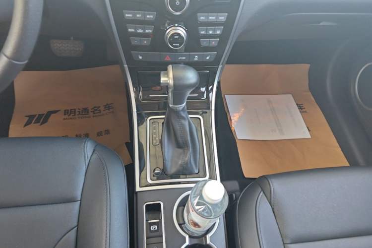 Used Haval H2 2017 Red-Label 1.5T Automatic Two-Wheel Drive Luxury Model Gear Lever