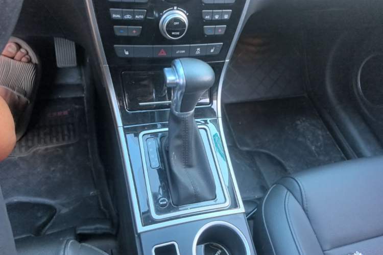 Used Haval H2 2017 Red-Label 1.5T Automatic Two-Wheel Drive Luxury Model Gear Lever