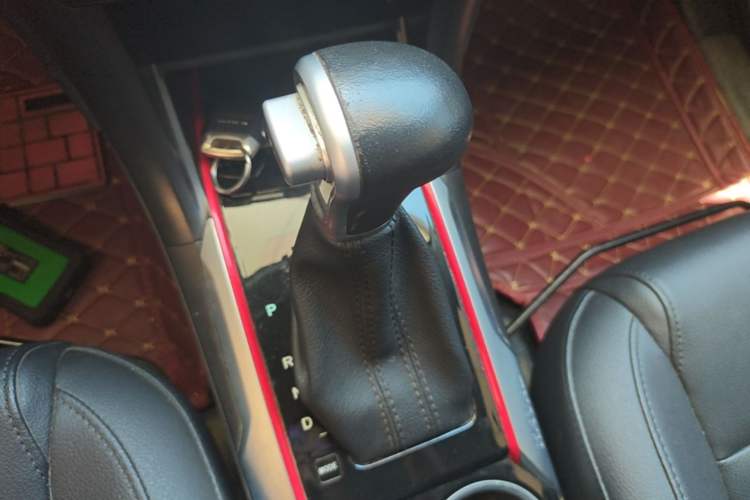 Used Haval H2 2017 Blue Label 1.5T Automatic Two-Wheel Drive Elite Model Gear Lever