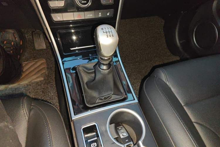 Used Haval H2 2017 Red-Label 1.5T Manual Two-Wheel Drive Luxury Model Gear Lever