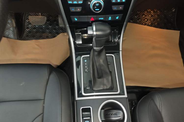 Used Haval H2 2017 Red-Label 1.5T Automatic Two-Wheel Drive Luxury Model Gear Lever