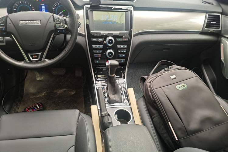 Used Haval H2 2017 Red-Label 1.5T Automatic Two-Wheel Drive Elite Model Gear Lever
